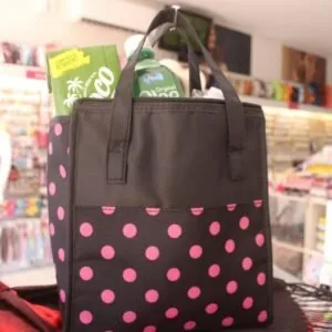 Bolsa térmica pequena preta com bolinhas rosa