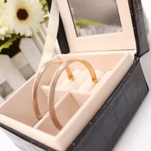 Brinco argola rose com textura