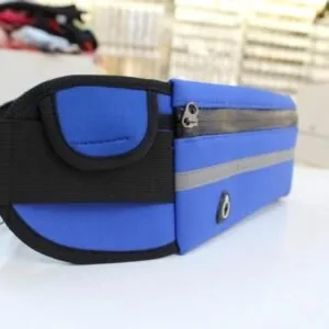 Pochete esportiva azul com faixa refletiva