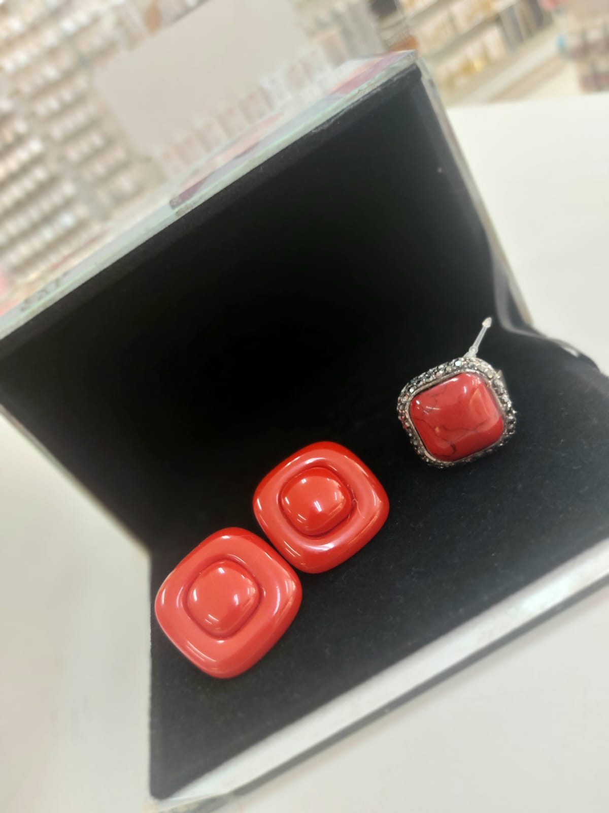 Brincos e anel vermelho da coleção Brincos Coloridos e Anéis Bijuterias