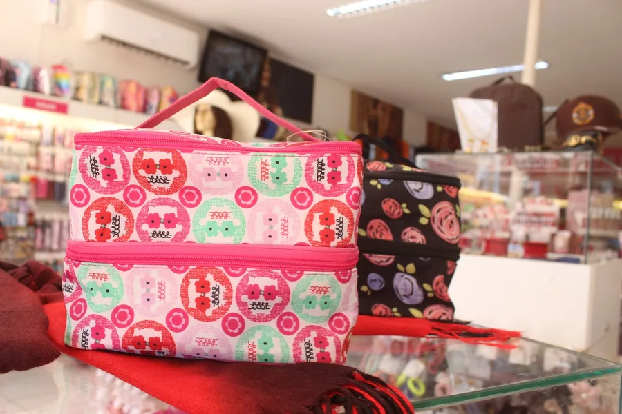 Necessaire de festa dupla, estampa floral preta