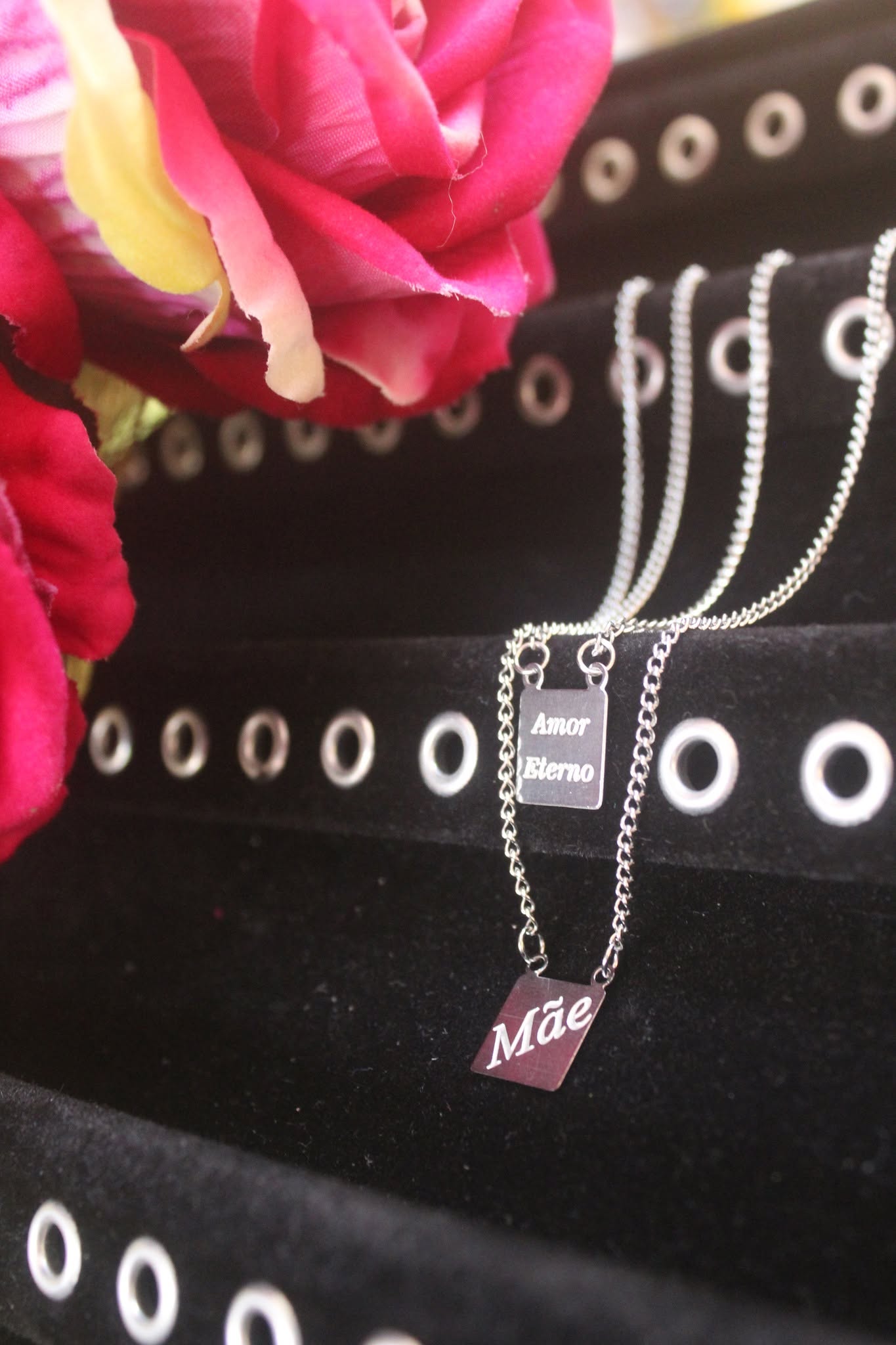 Colar escapulário duplo de aço inox feminino com pingentes Amor Eterno e Mãe