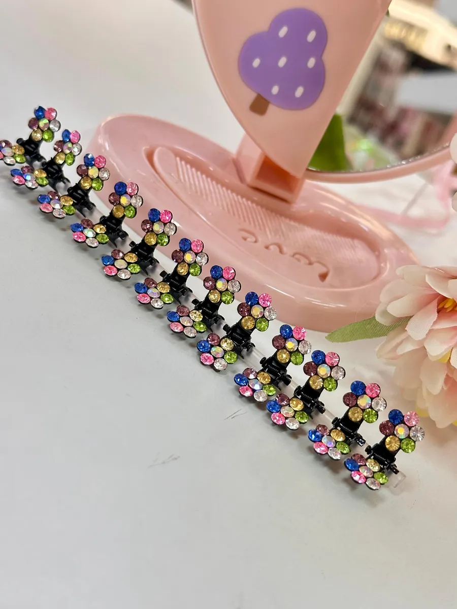 Cartela de mini piranhas pretas com florzinhas de strass coloridas