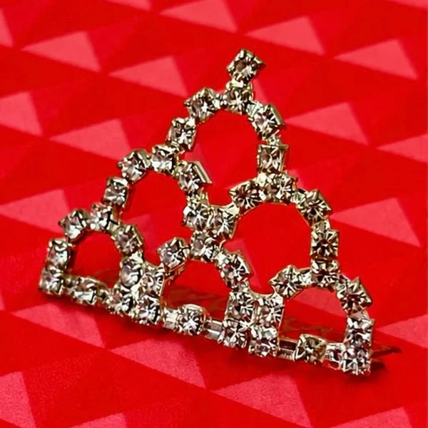 Mini tiara triangular de strass com pente
